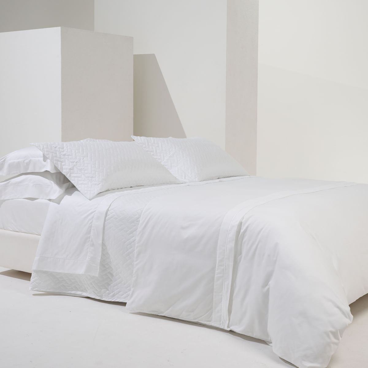 01 05 0102 Colcha Bilbao Branco 004